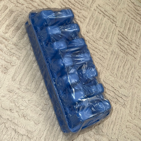 Rubbermaid ice cube trays, blue, 2 trays New in sealed packaging - Picture 7 of 13
